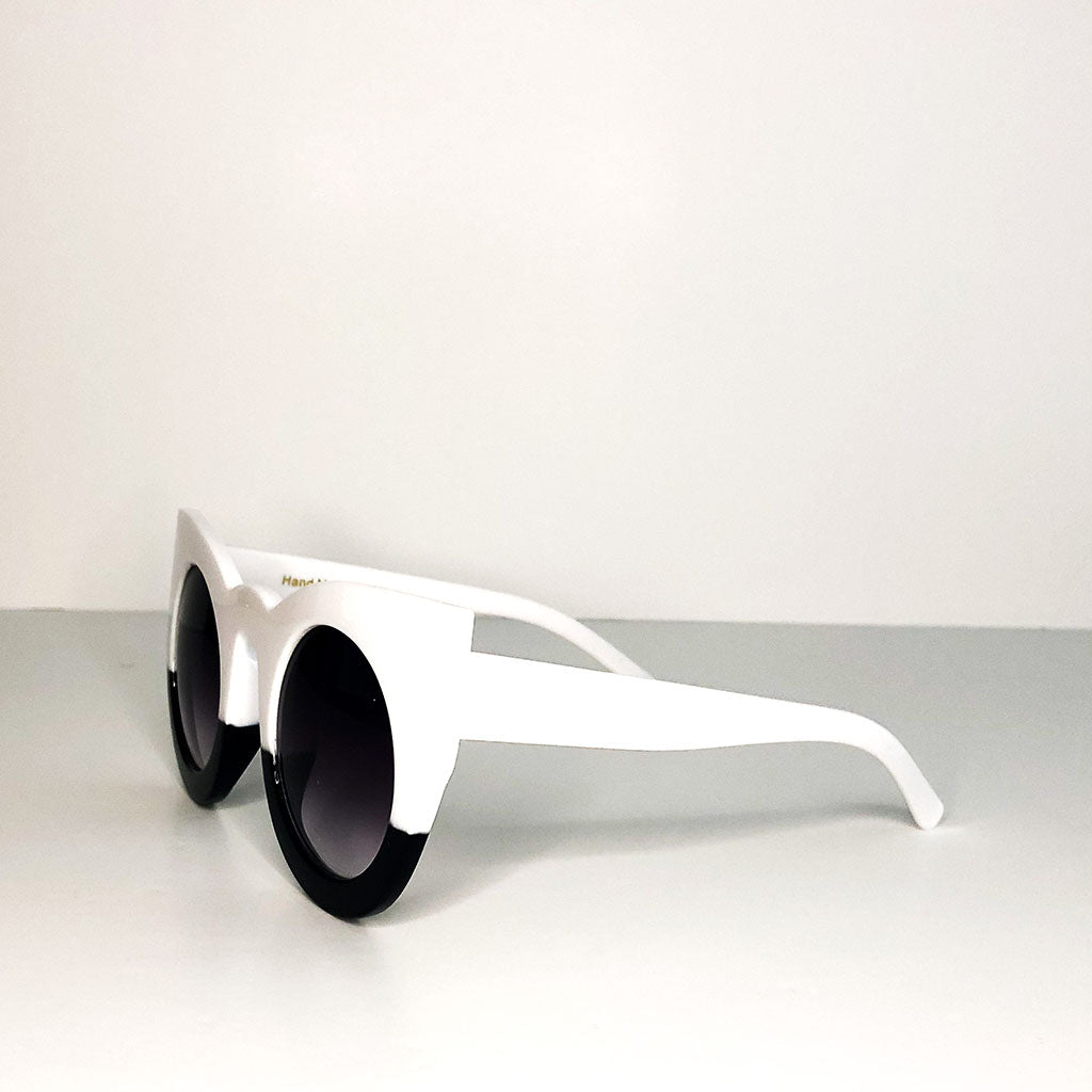Oversized Cat Eye Sunglasses in black and white