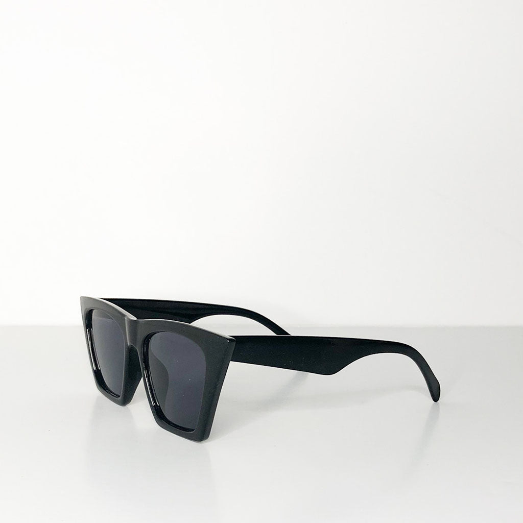 Square Sunglasses in black